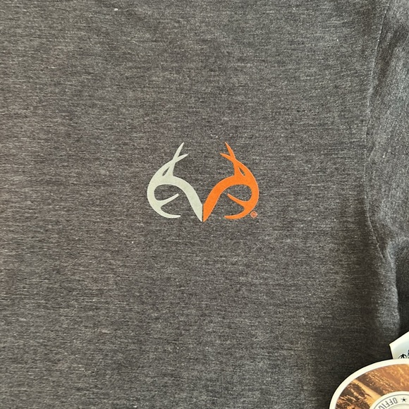 Real tree long sleeve shirt men’s size medium with flag on back - Picture 3 of 7